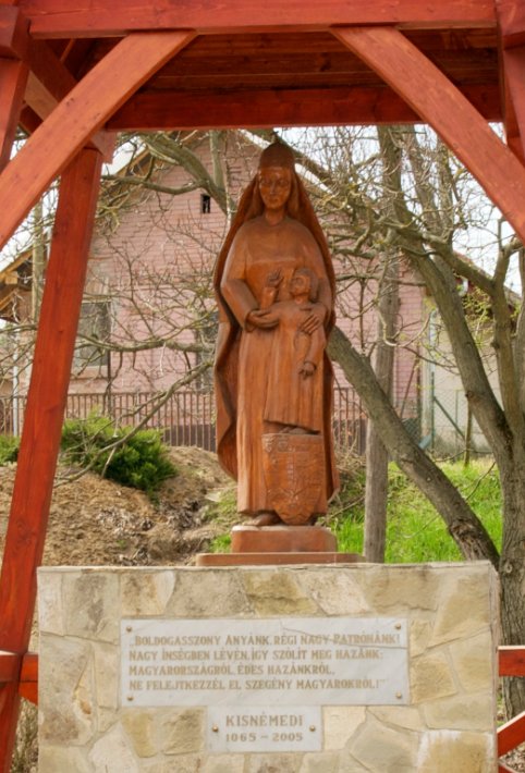 Mária szobor Kisnémedin